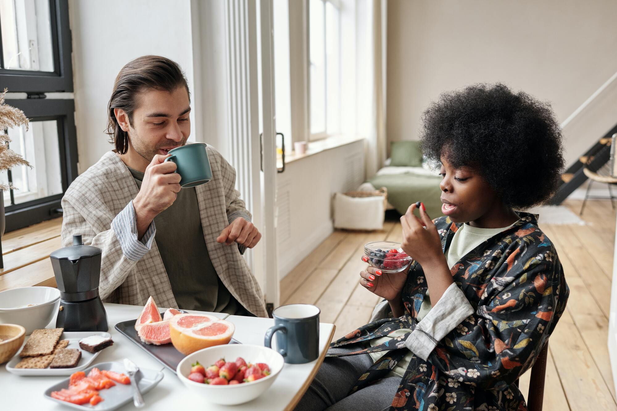 Man and woman eating a healthy meal